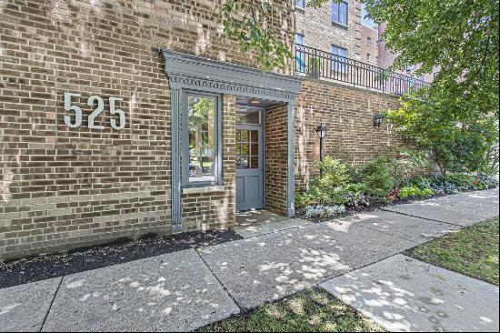 525 Grove Street #5C, Evanston IL 60201