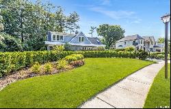 16 Hayloft Lane, Roslyn Heights NY 11577