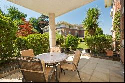 Broadwater Place, Weybridge, Surrey, KT13 9JS