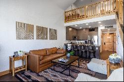 Newly Refreshed 2 Story Ski Condo In The Heart of Canyons Village