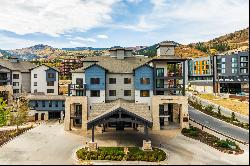 Newly Refreshed 2 Story Ski Condo In The Heart of Canyons Village