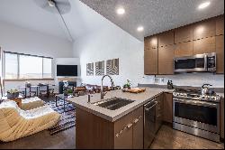 Newly Refreshed 2 Story Ski Condo In The Heart of Canyons Village