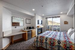 Newly Refreshed 2 Story Ski Condo In The Heart of Canyons Village