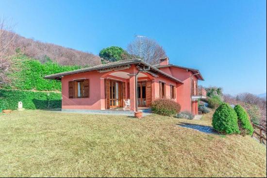 Villa for sale on the hillside of Lesa