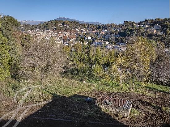 Rare plot of land for sale in Valbonne