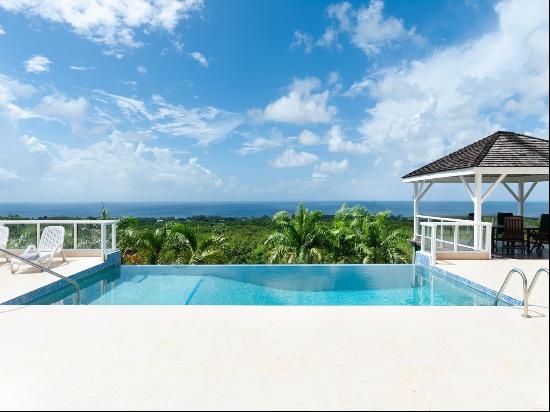 Ridge-top villa with a swimming pool and breathtaking sea views