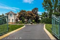 30 Alston Court, Red Bank NJ 07701