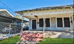 4915 Walker Street, Houston TX 77023