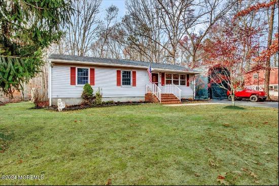 15 Walter Drive, Jackson NJ 08527