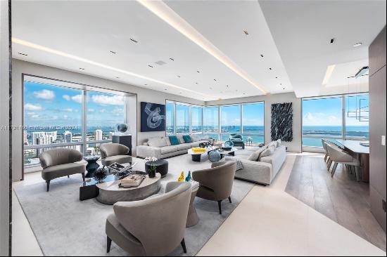 Stunning Four Seasons Residence on the 59th floor, offering panoramic, unobstructed views 