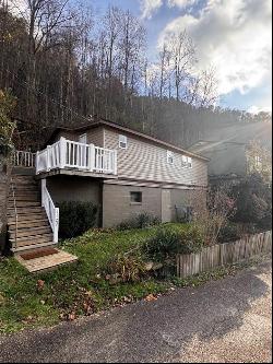 1122 Lee St, Grundy VA 24614