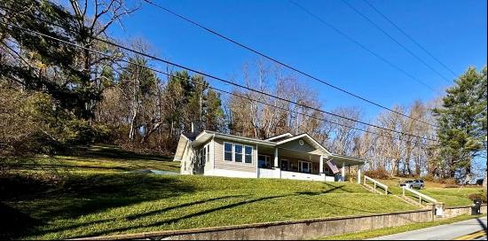 219 Jeffersonville St, Tazewell VA 24651