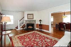 18 Knoll Place, Glen Cove NY 11542