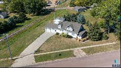 509 N 3rd St, Beresford SD 57004