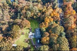 457 Pond Path, East Setauket NY 11733