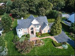 14 Alley Pond Ct, Dix Hills NY 11746