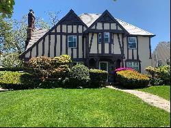 421 N Long Beach Road, Rockville Centre NY 11570