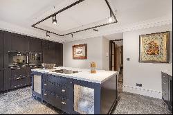 Exquisite three-bedroom apartment in Cadogan Place