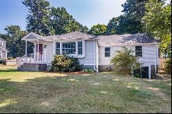 20 Dale St, Medfield MA 02052