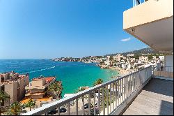 Modern apartment with sea views in Cala Major