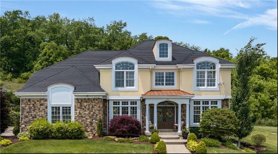 409 Forest Estates Dr, Upper St. Clair PA 15241