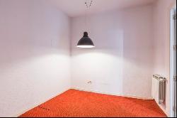 flat currently distributed as an office. High mezzanine height, , Madrid 28003