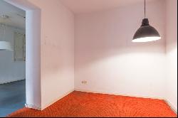 flat currently distributed as an office. High mezzanine height, , Madrid 28003