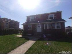 229 Maple Place, Mineola NY 11501