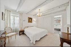 Elegant Maison de Maître in the heart of the village, Charm and Authen