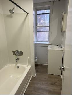 5 Adams St #2B, Holyoke MA 01040