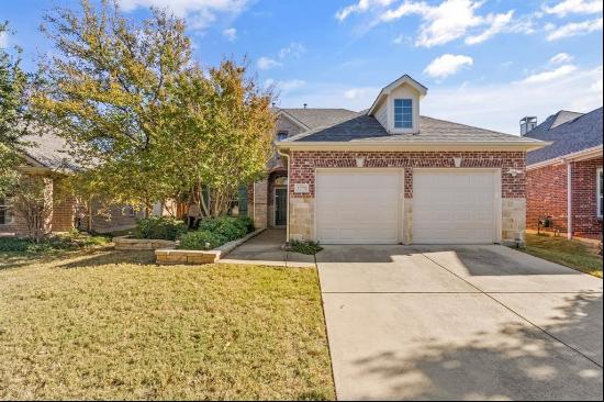 1370 Meadows Avenue, Lantana TX 76226