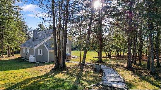 2061 Skyway Valley, Hermon ME 04401