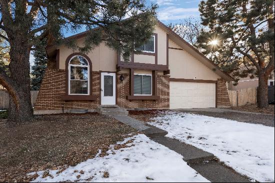 Lovely home on a great quiet street in the Pheasant Run neighborhood!