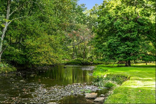 Presenting the Historical Waterfront Preston-Stillwell Manor