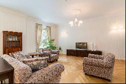 Beautiful and spacious apartment in the Quiet Center