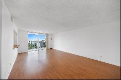 137 Golden Isles Dr,Hallandale Beach, FL, 33009