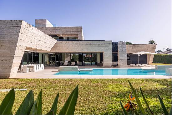 Exclusive designer villa in Simón Verde