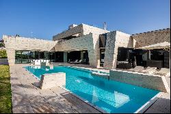 Exclusive designer villa in Simon Verde