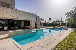 Exclusive designer villa in Simon Verde