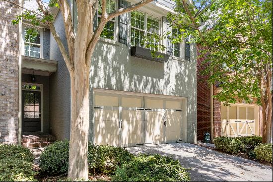 A Charming Decatur Townhome, Near the Vibrant Oak Grove Village