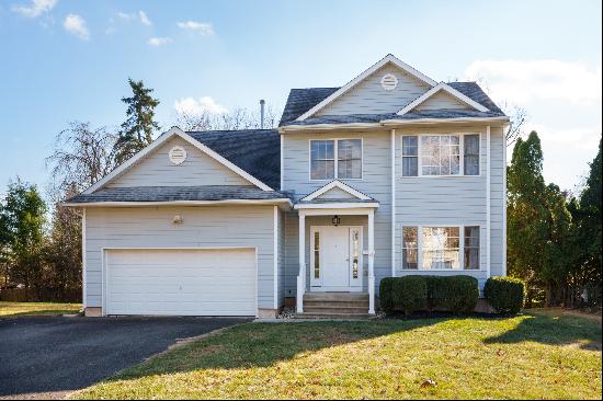 Light-Filled Living in a Fantastic Littlebrook Location