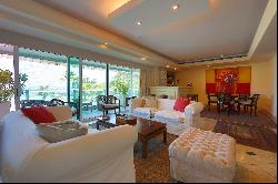 Excellent apartment with ocean view and double-height ceiling in a prestigious b