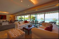 Excellent apartment with ocean view and double-height ceiling in a prestigious b