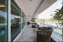 Excellent apartment with ocean view and double-height ceiling in a prestigious b