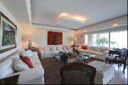 Excellent apartment with ocean view and double-height ceiling in a prestigious b