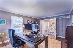 Recently renovated 4-bed executive rental home nestled in prestigious Des Peres