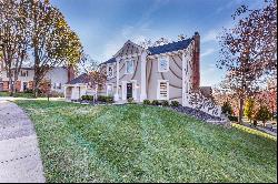 Recently renovated 4-bed executive rental home nestled in prestigious Des Peres