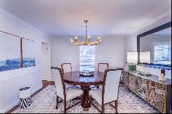 Recently renovated 4-bed executive rental home nestled in prestigious Des Peres