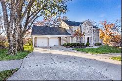 Recently renovated 4-bed executive rental home nestled in prestigious Des Peres