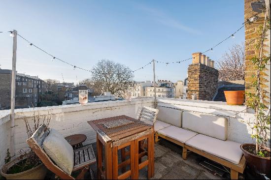 Two bedroom flat with terrace for sale in W2